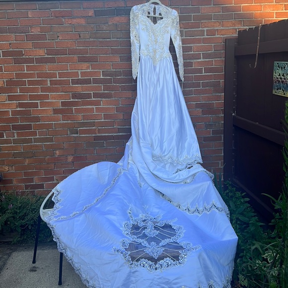 Oleg Cassini NEW NWT white wedding dress off white pearls design lace long trail - Picture 3 of 17